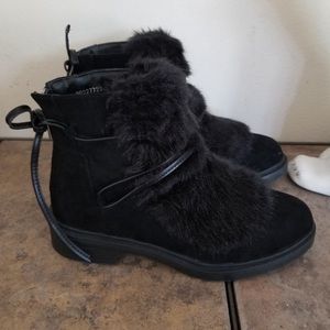 $10 in bundle - Forever 21 Suede Bootie with Fur